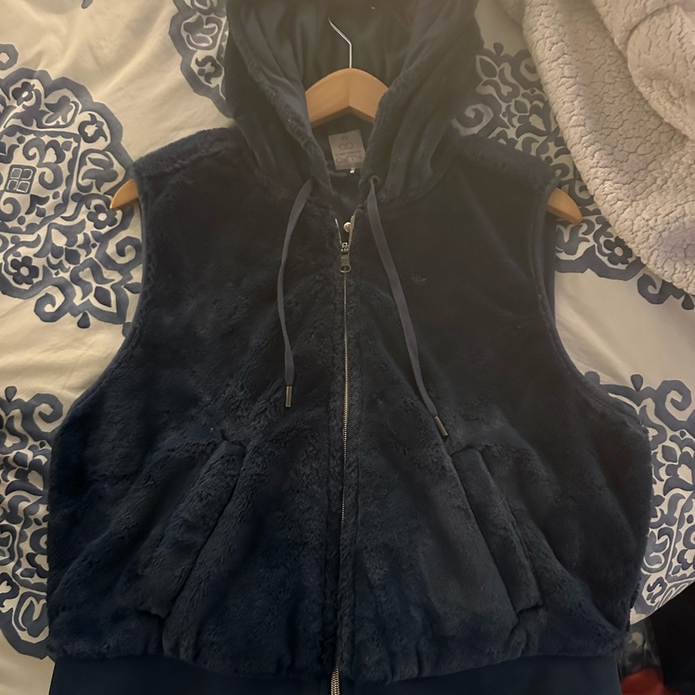 Calia by Carrie Underwood Vest Blue Womens Faux Fur Hooded vest Jacket NWOT - Picture 2 of 4